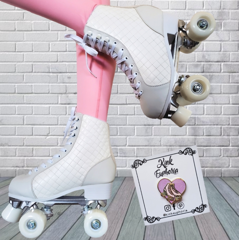 BRAND NEW White High Roller Skates light up Wheels (Heart Enamel pin included)